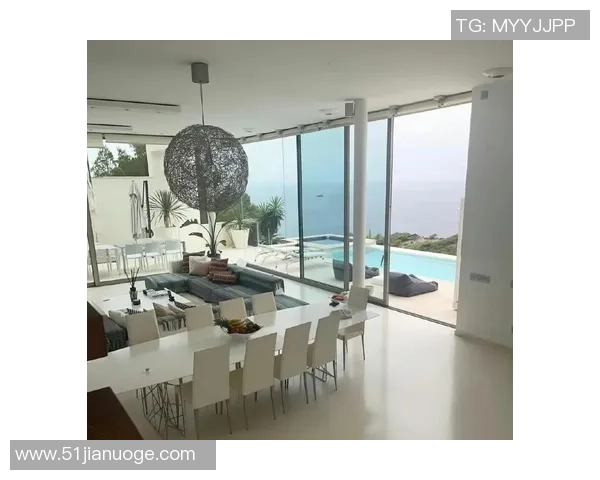 足球明星的家庭生活揭秘：豪宅背后的温馨与挑战